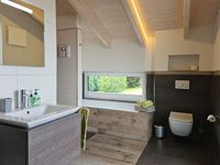 Ferienhaus Hofmeyer Wellnessbad mit Sauna, XXL Dusche und Badewanne